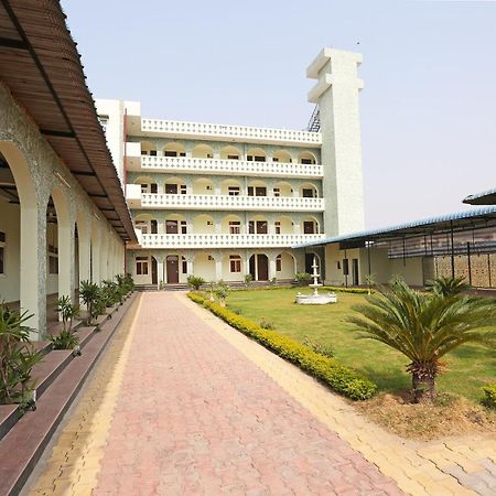 Hotel O Radhika Resort Kota (Rajasthan) Exterior foto
